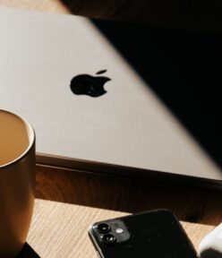 Rewolucja w Aranżacji Wnętrz: Nowoczesne Oświetlenie z Personalizacją