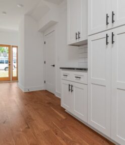 Półwysep kuchenny 180-220 cm w bloku: wymiary, instalacje, wentylacja i koszty krok po kroku