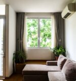 Klimatyzacja split w bloku: dobór mocy, trasa, zgody, akustyka i koszty krok po kroku