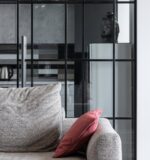 Ścianka loftowa ze szkła w mieszkaniu: projekt, profile, szkło, montaż i koszty krok po kroku